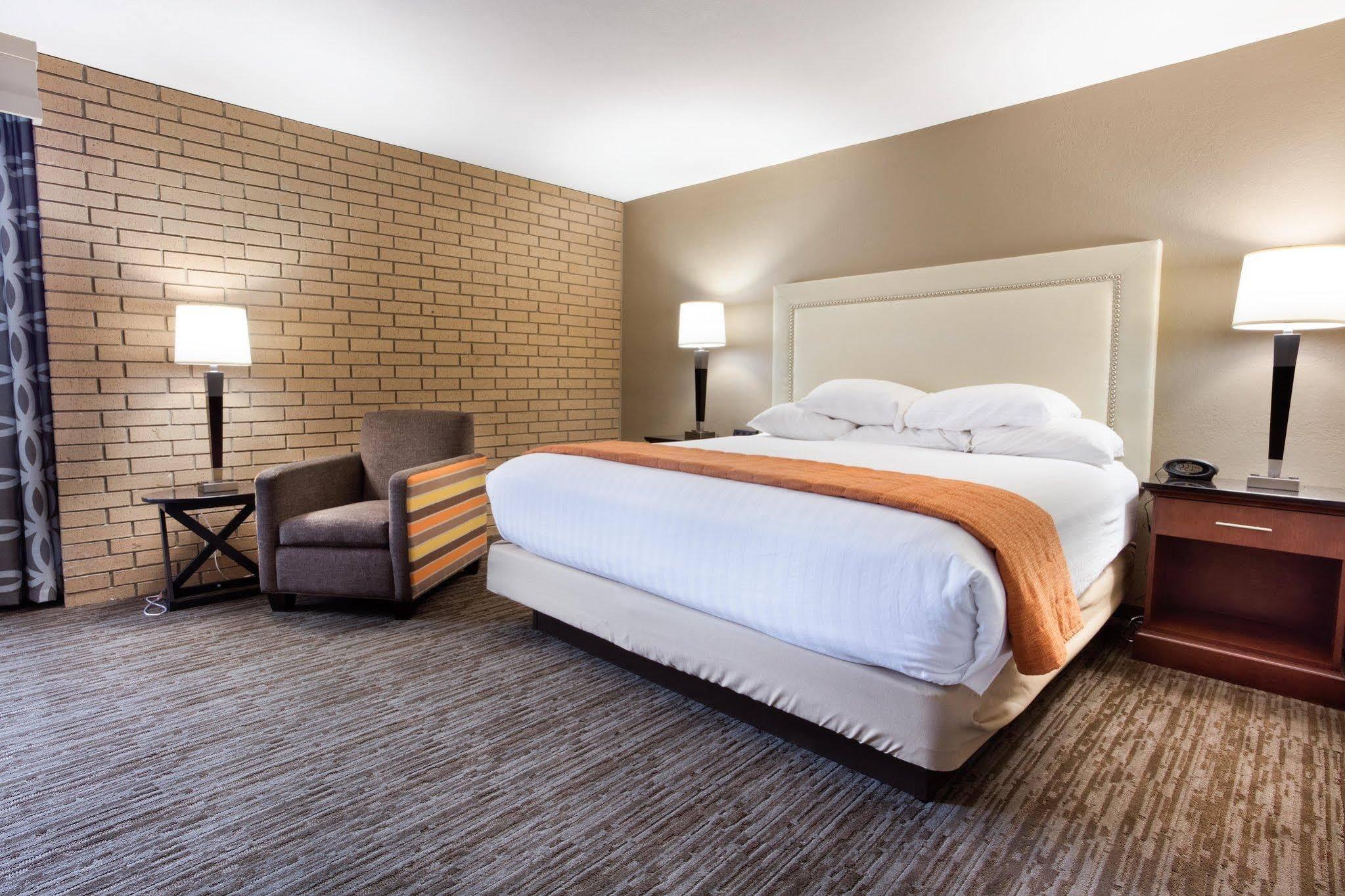 Drury Inn & Suites Kansas City Airport Экстерьер фото