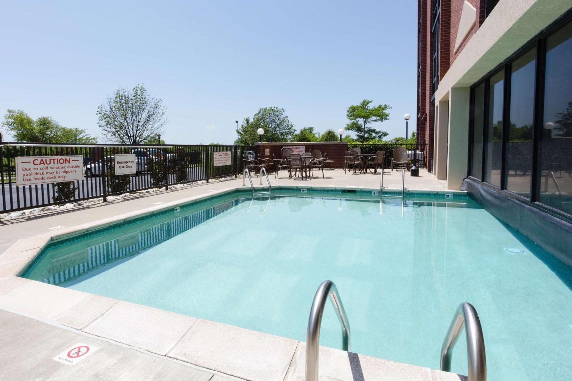 Drury Inn & Suites Kansas City Airport Экстерьер фото