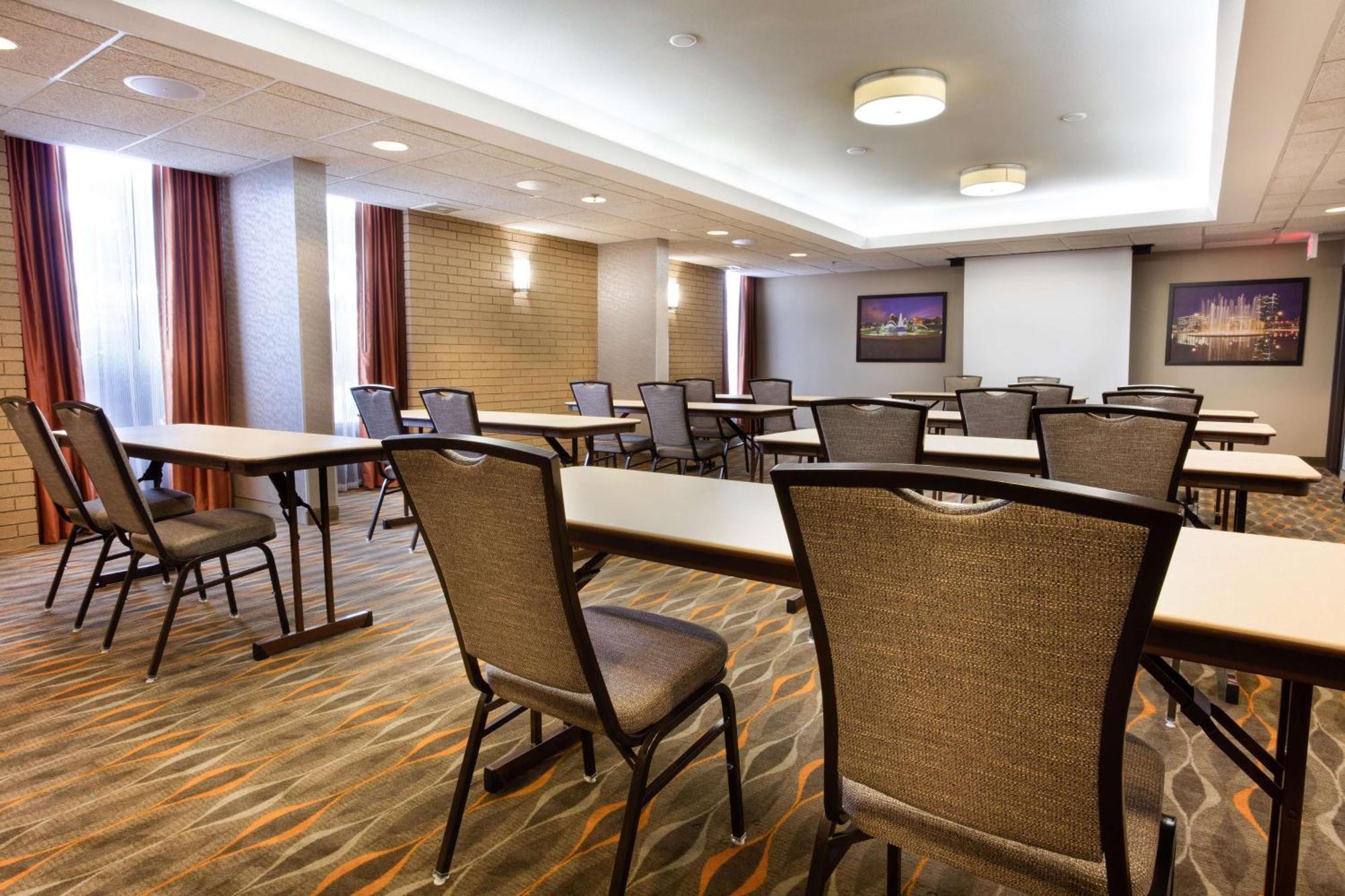 Drury Inn & Suites Kansas City Airport Экстерьер фото