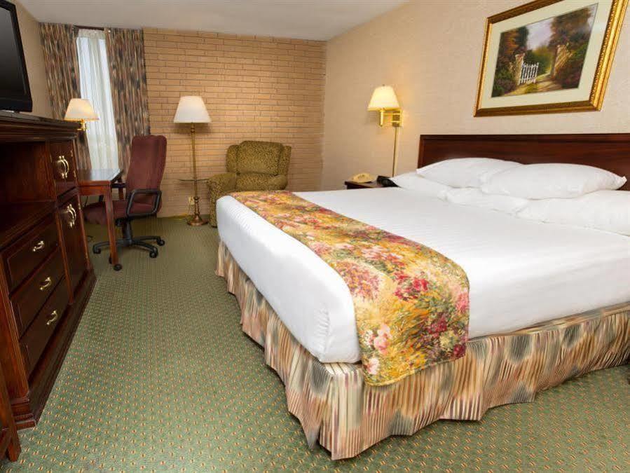 Drury Inn & Suites Kansas City Airport Экстерьер фото